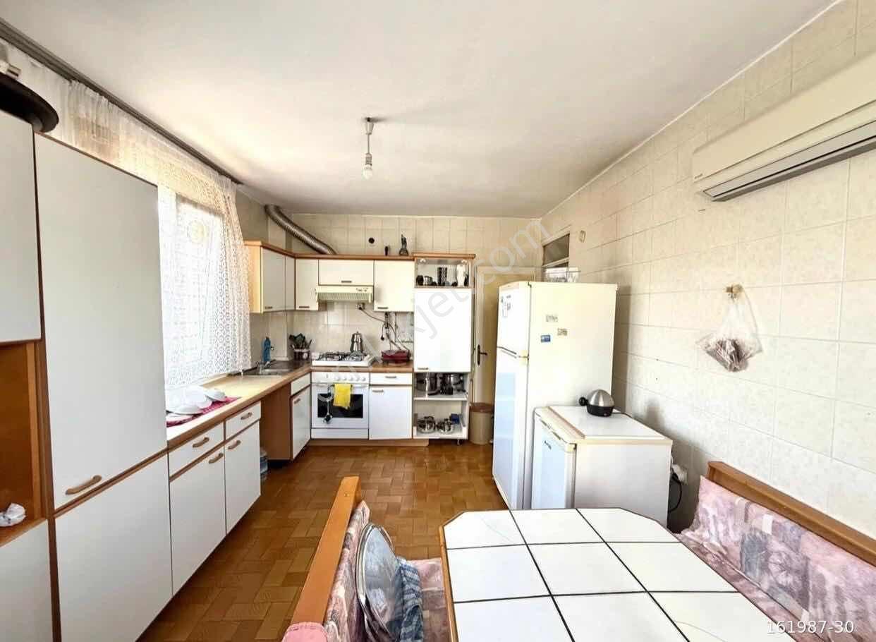 Bornova Atatürk Mah De Müstakil 235 M2 2 Katlı Kople Satı Bina - Görsel 12