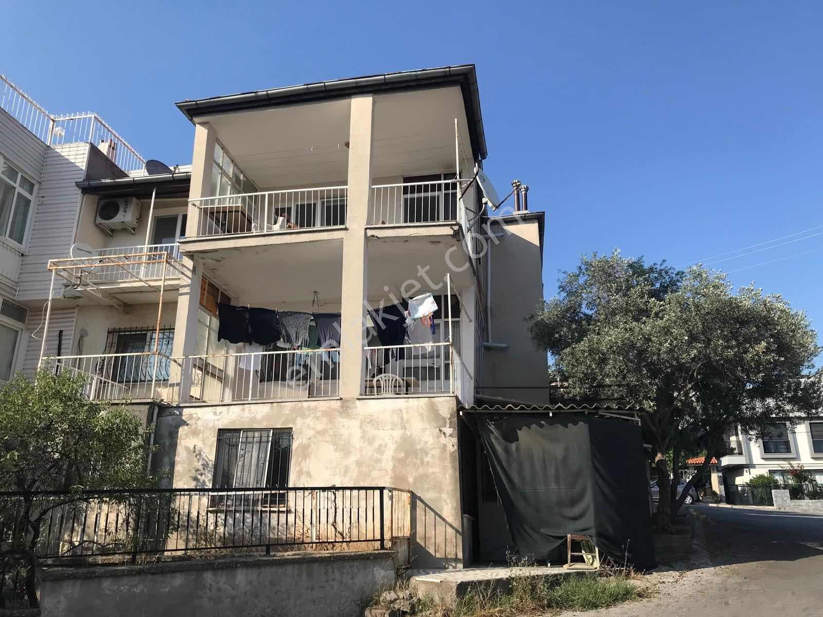 Bornova Atatürk Mah De Müstakil 235 M2 2 Katlı Kople Satı Bina