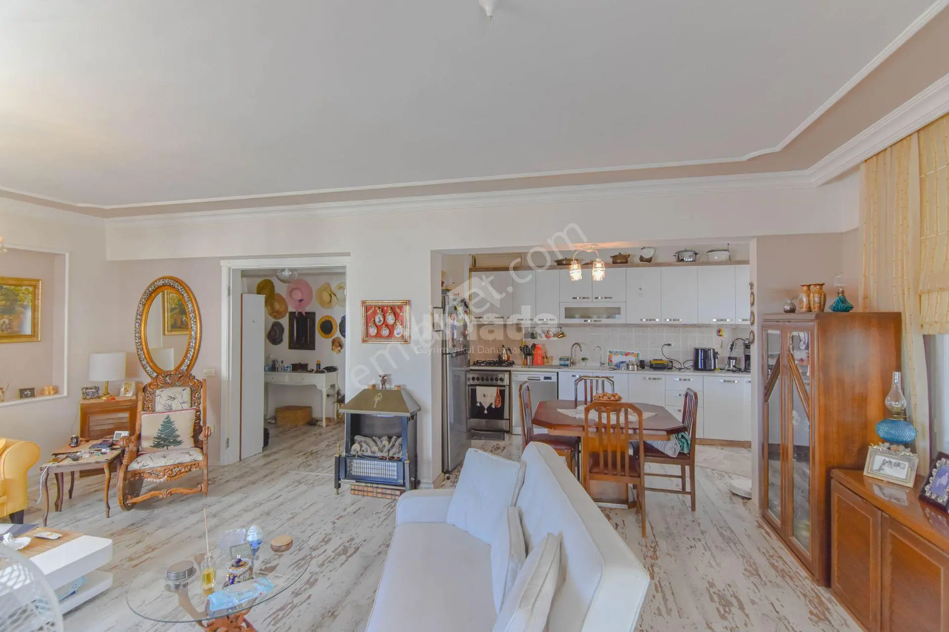 Kuşadası Değirmendere'de Panoramik Deniz Manzaralı Masrafsız 3+1 - Görsel 4