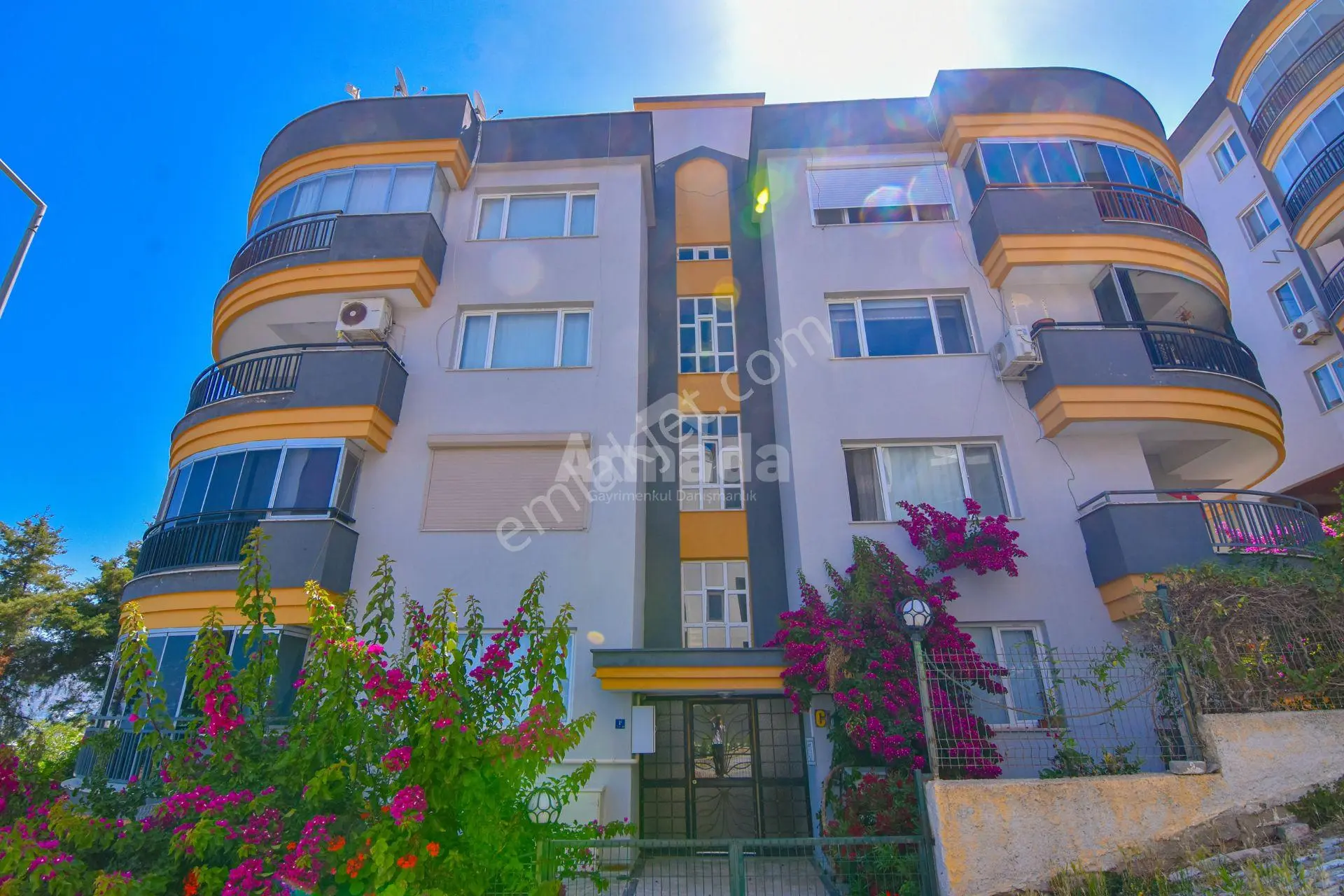 Kuşadası Değirmendere'de Panoramik Deniz Manzaralı Masrafsız 3+1