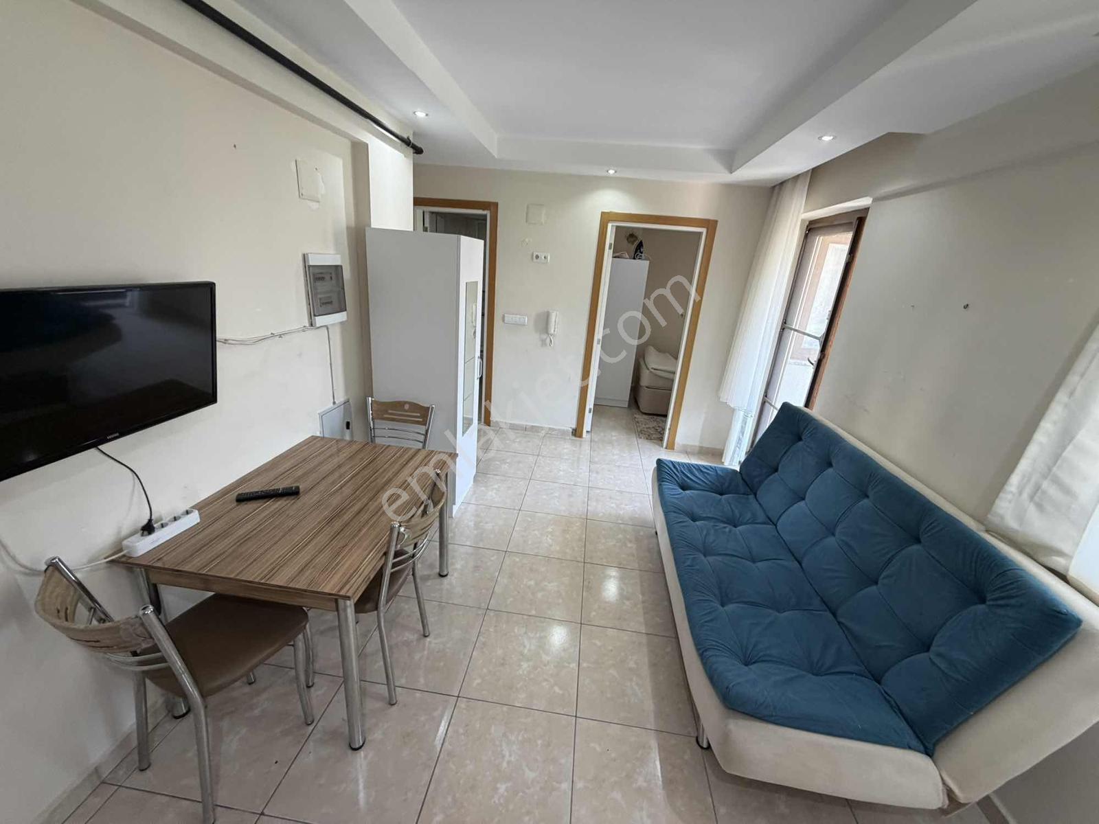 Üniversiteye Yakın Ara Kat Balkonlu Elektrik Su Dahil Eşyalı Apt