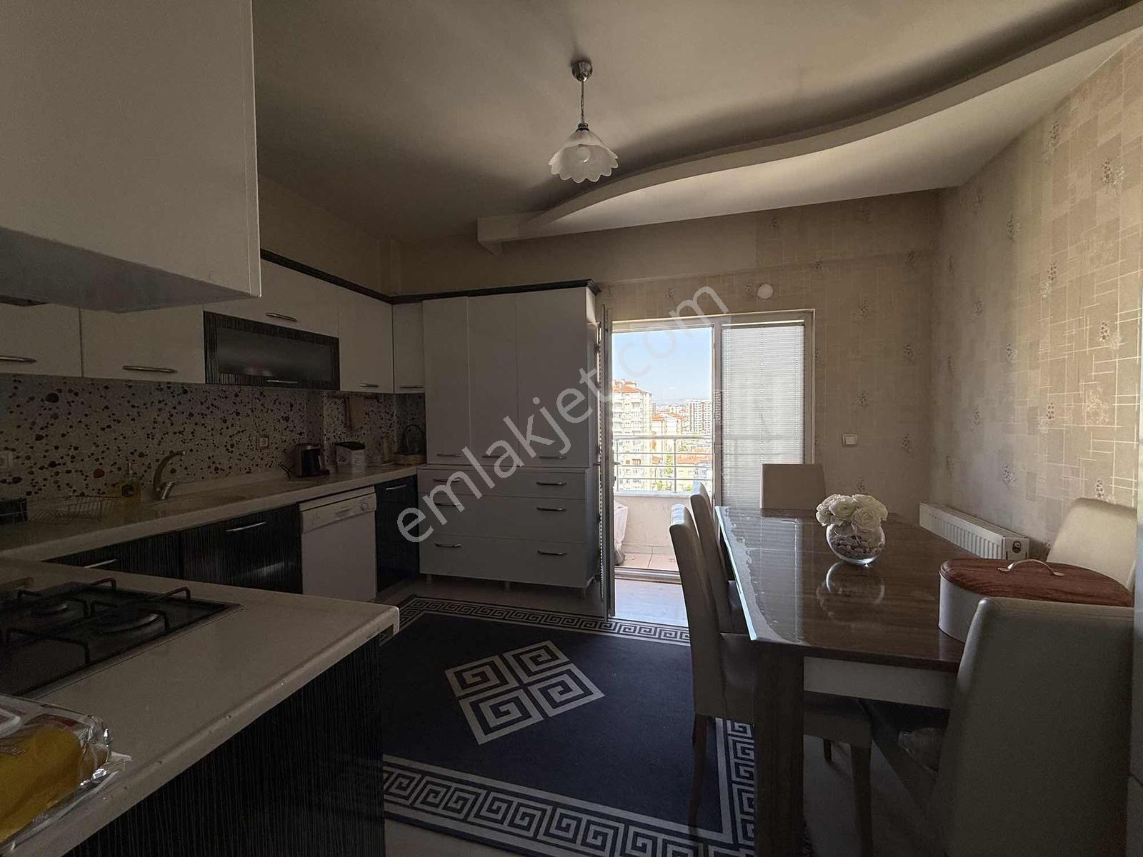 Sakarya Mah. 3+1 Yapılı Daire - Görsel 17