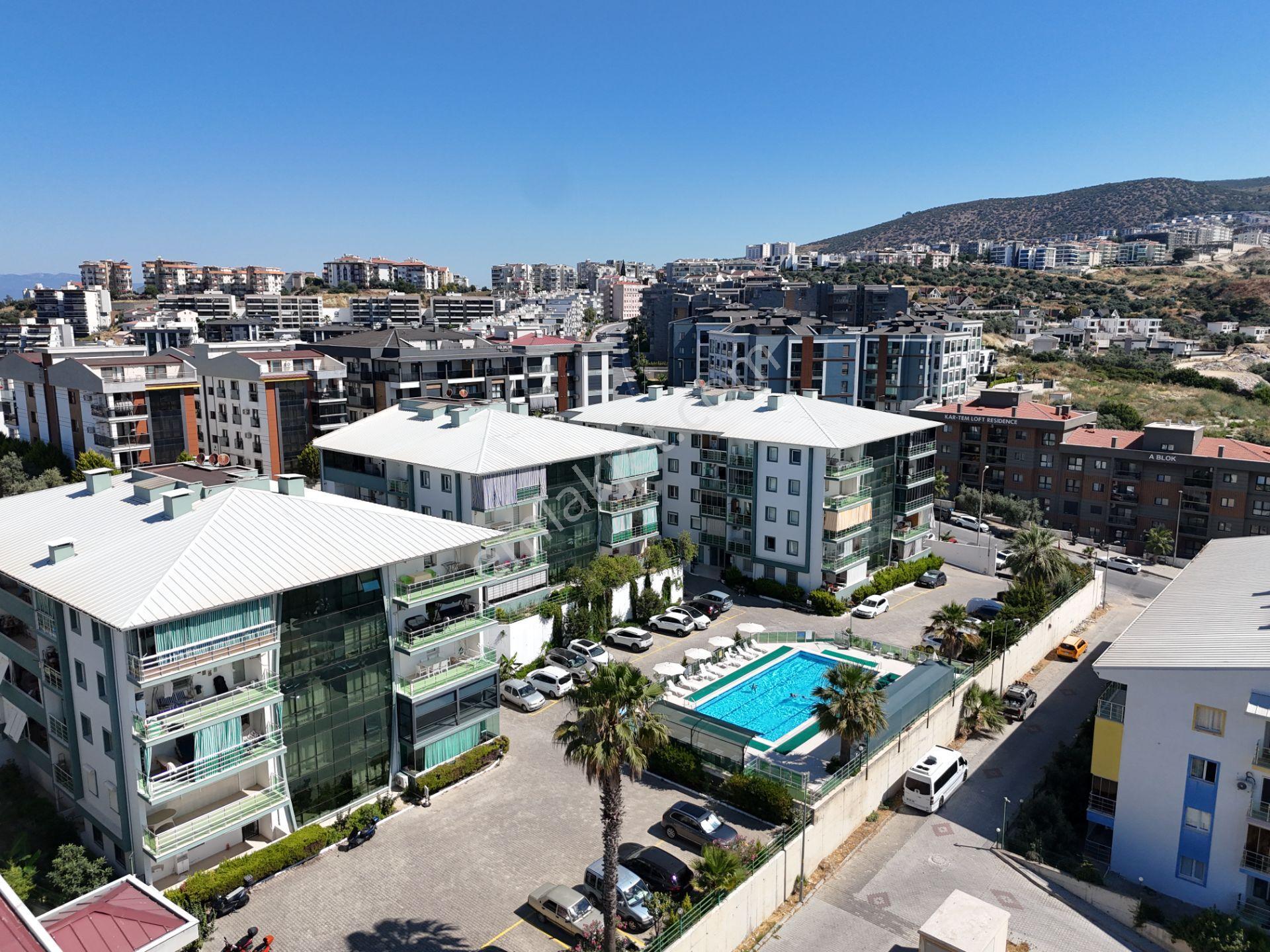 Kuşadası Ege Mahallesi'nde Havuzlu Sıtede Geniş Ve Ferah Satılık 3+1 Daire - Görsel 14