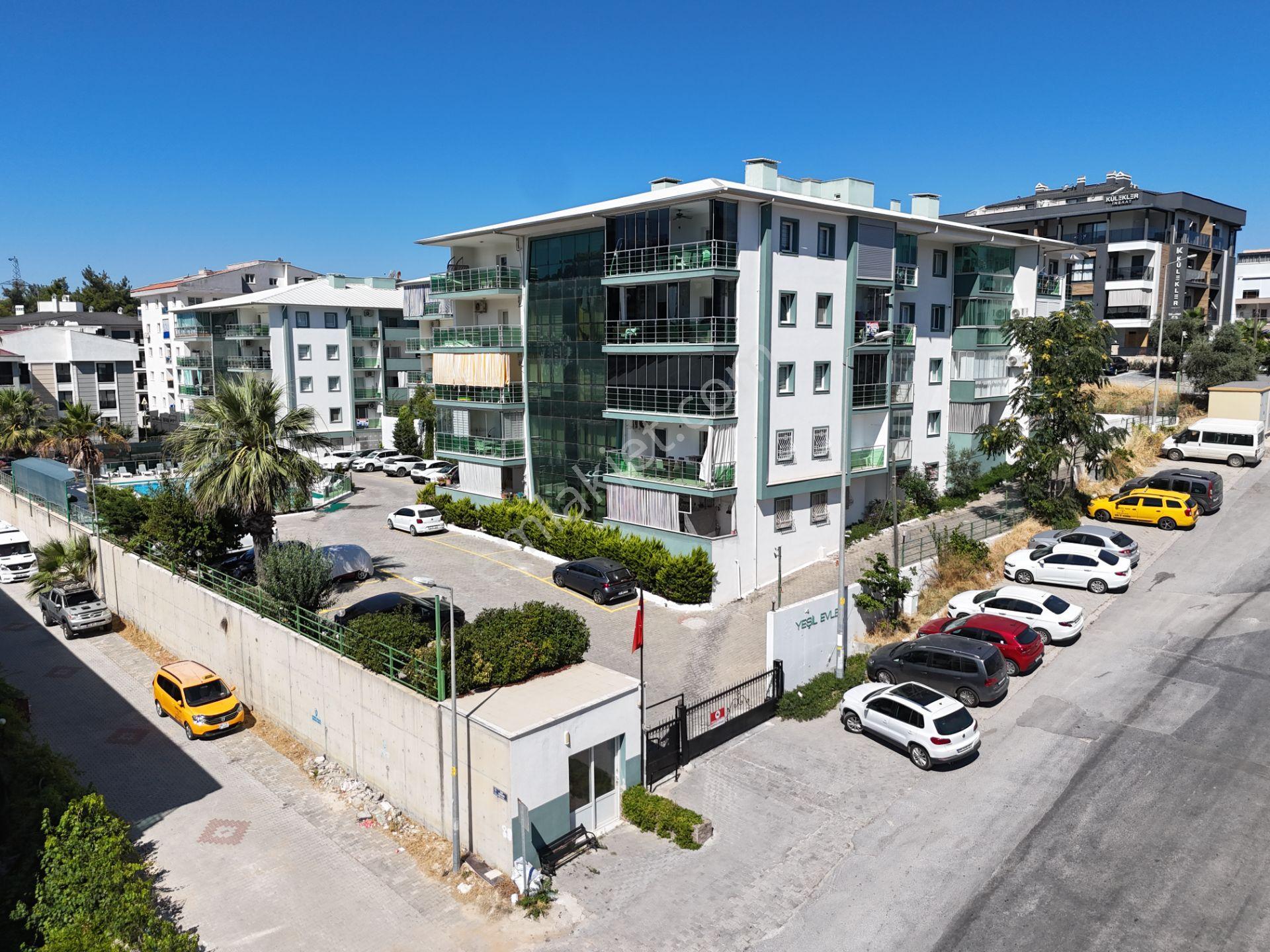 Kuşadası Ege Mahallesi'nde Havuzlu Sıtede Geniş Ve Ferah Satılık 3+1 Daire - Görsel 2