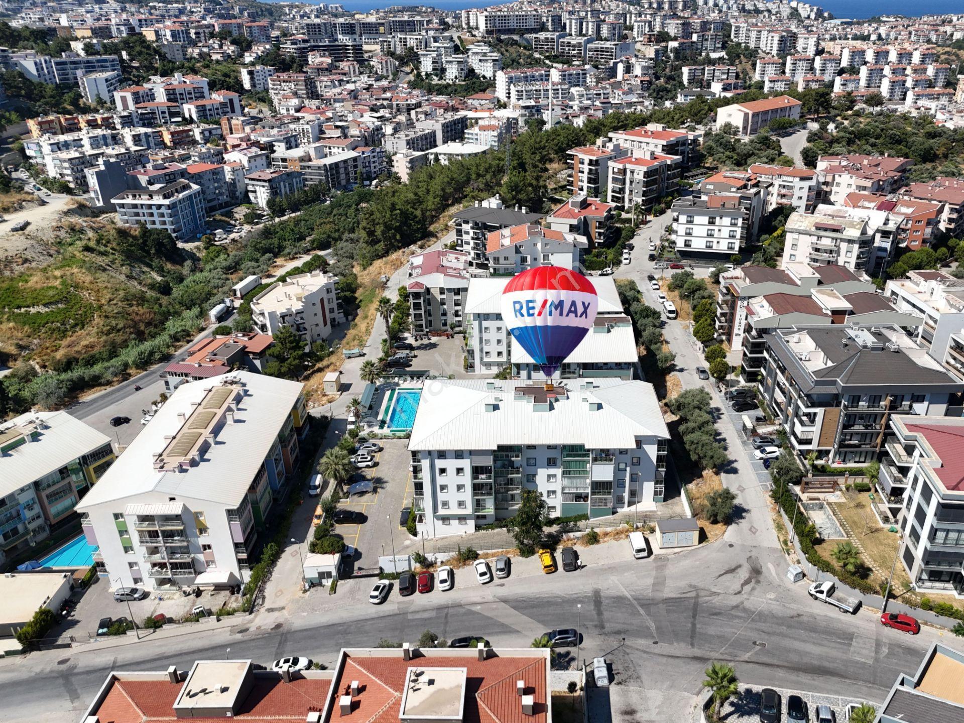 Kuşadası Ege Mahallesi'nde Havuzlu Sıtede Geniş Ve Ferah Satılık 3+1 Daire - Görsel 18