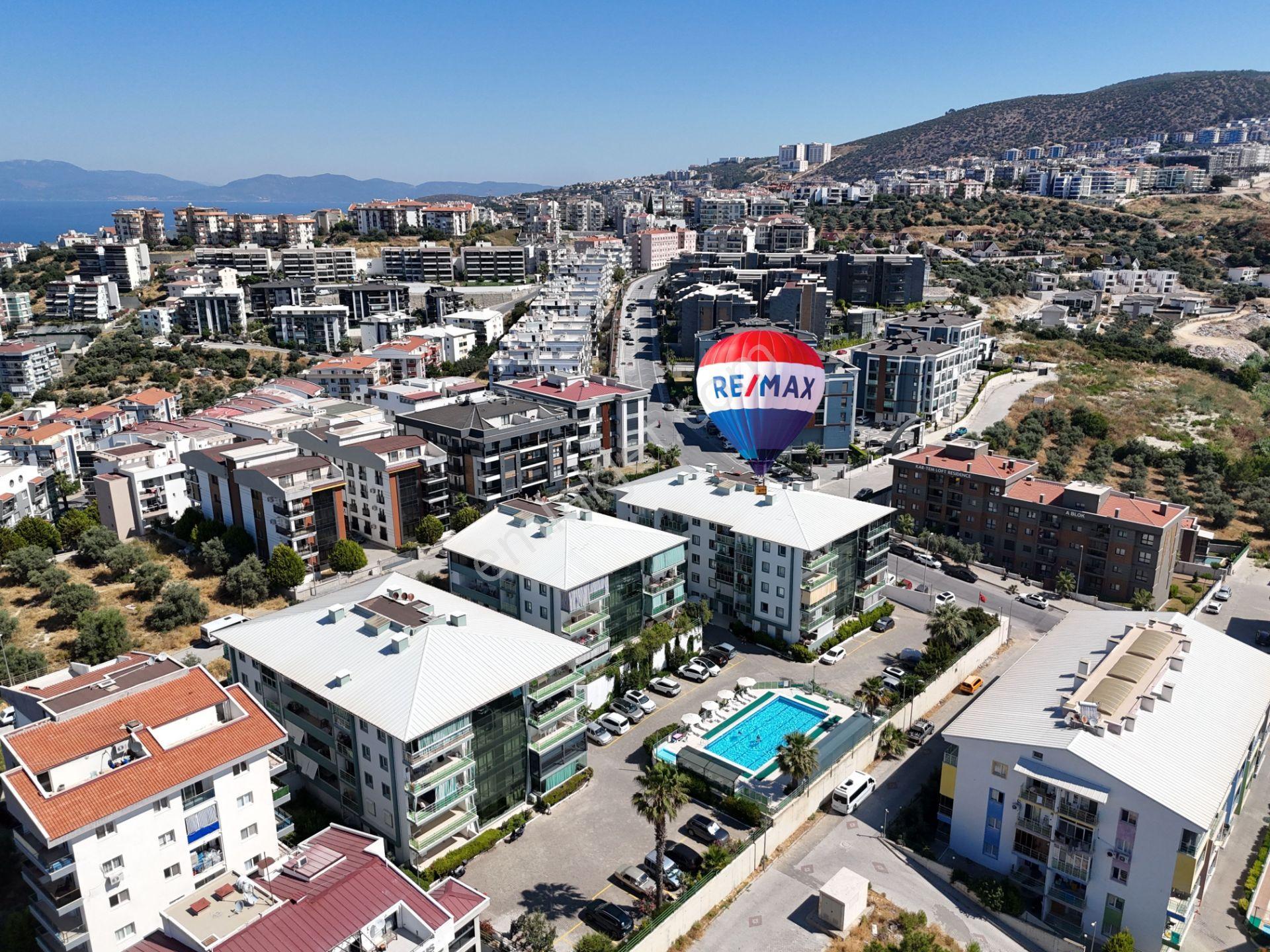 Kuşadası Ege Mahallesi'nde Havuzlu Sıtede Geniş Ve Ferah Satılık 3+1 Daire - Görsel 16