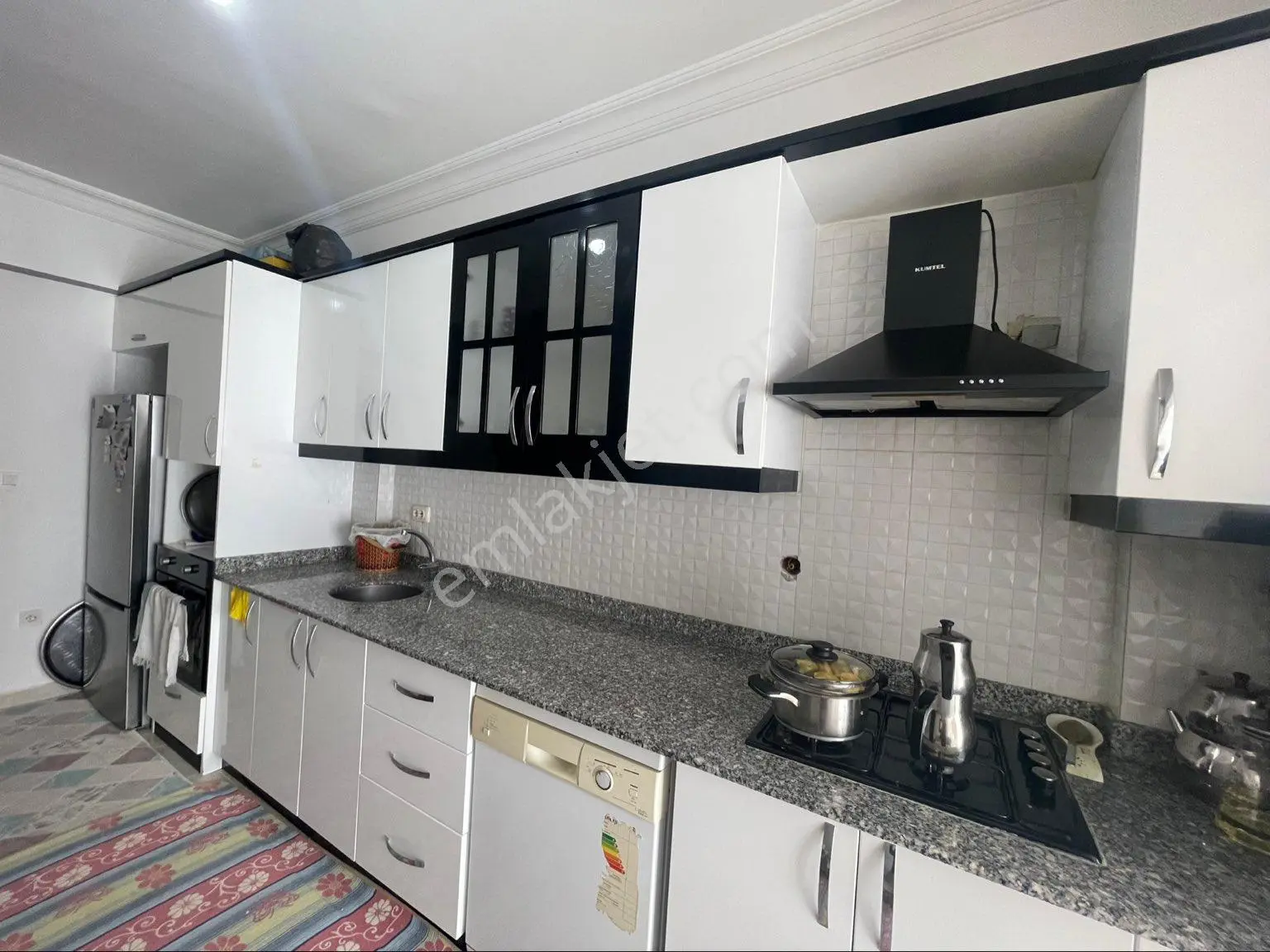 Fiyat Düştü Acil! Metrobüse Yürüme Mesafesinde Aile Sitesi 3+1 - Görsel 39