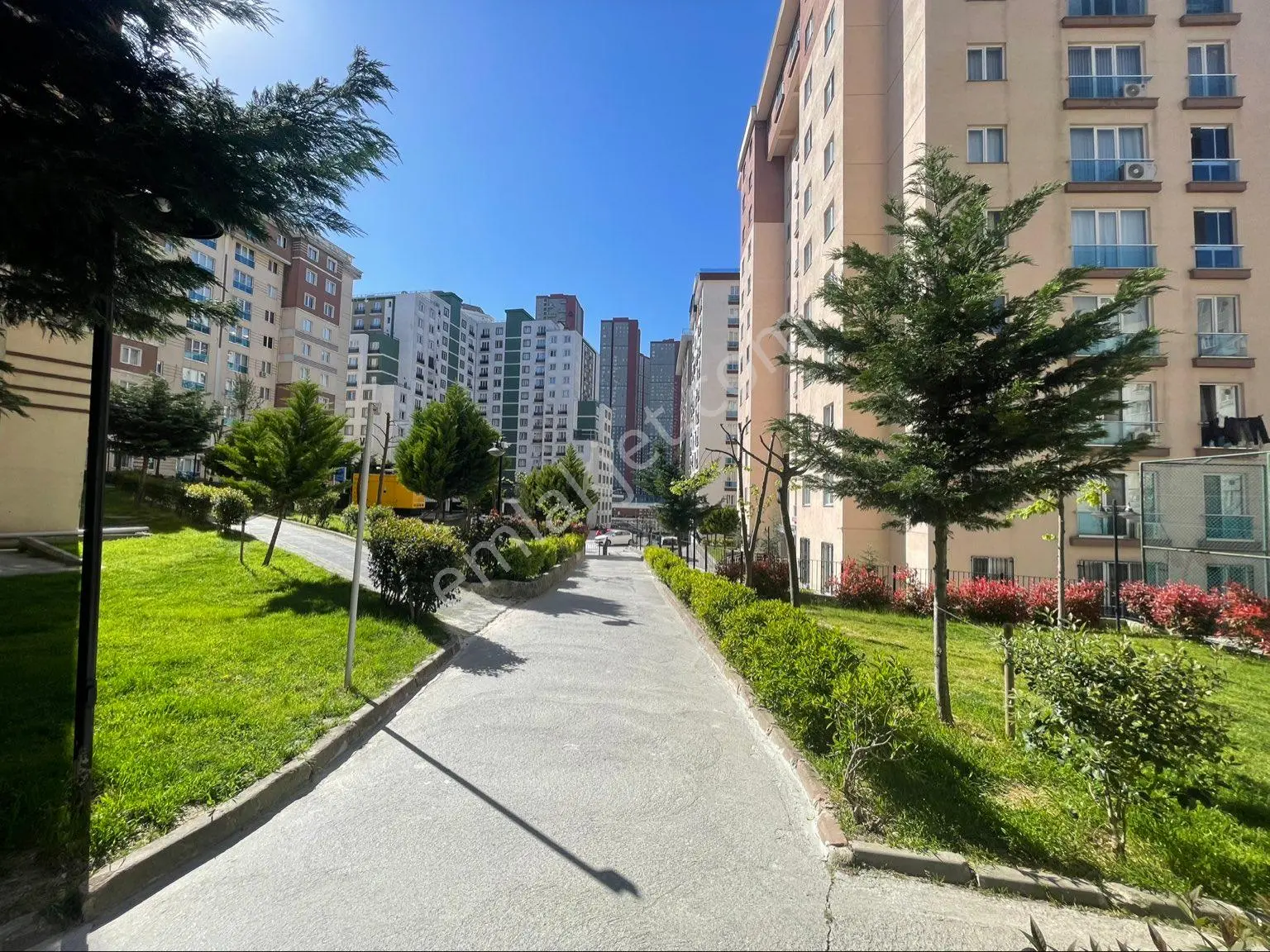 Fiyat Düştü Acil! Metrobüse Yürüme Mesafesinde Aile Sitesi 3+1 - Görsel 32