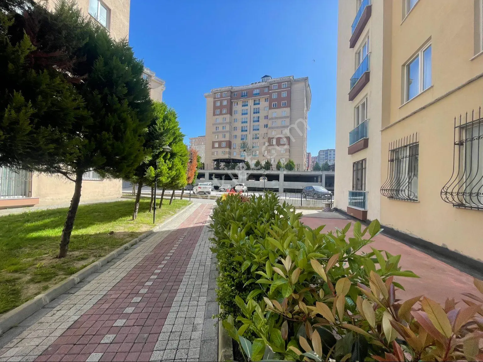 Fiyat Düştü Acil! Metrobüse Yürüme Mesafesinde Aile Sitesi 3+1 - Görsel 28