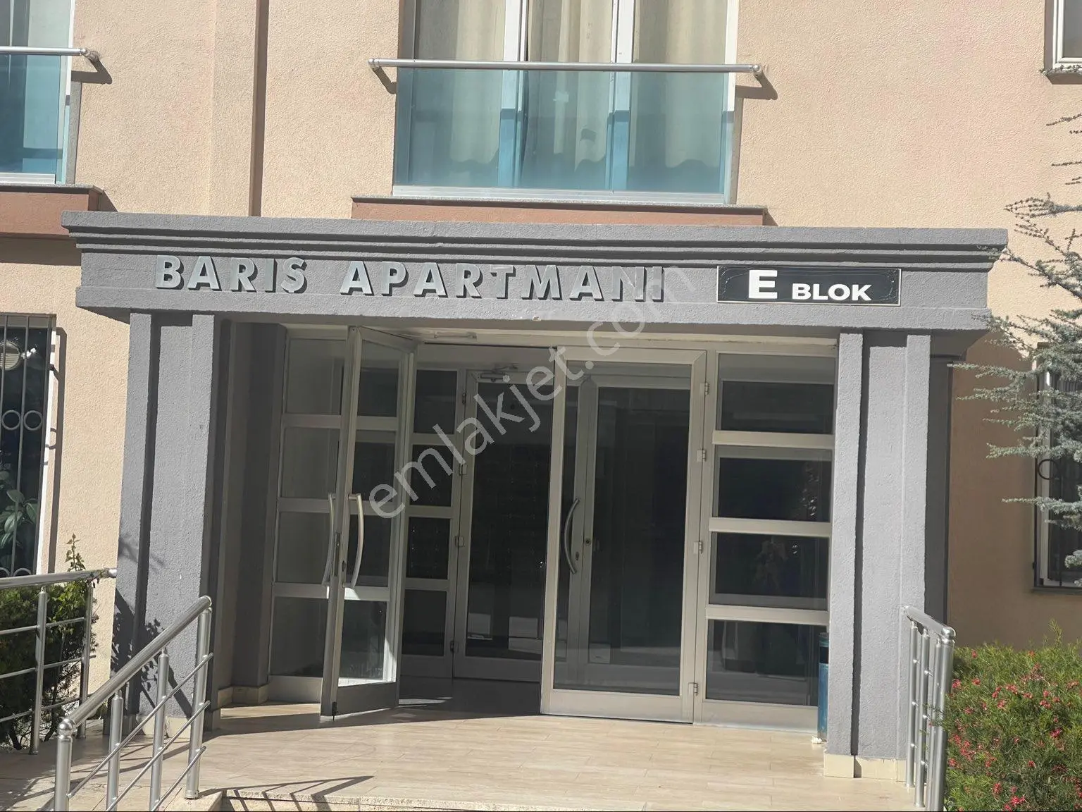 Fiyat Düştü Acil! Metrobüse Yürüme Mesafesinde Aile Sitesi 3+1 - Görsel 40