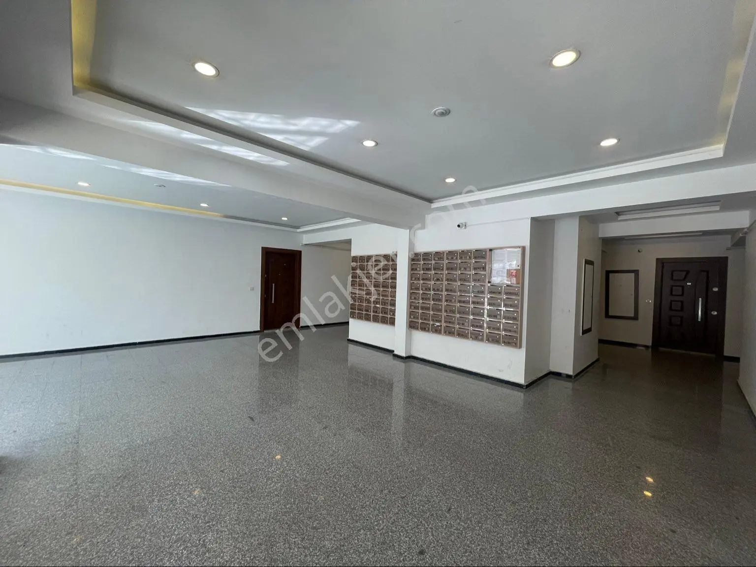 Fiyat Düştü Acil! Metrobüse Yürüme Mesafesinde Aile Sitesi 3+1 - Görsel 25