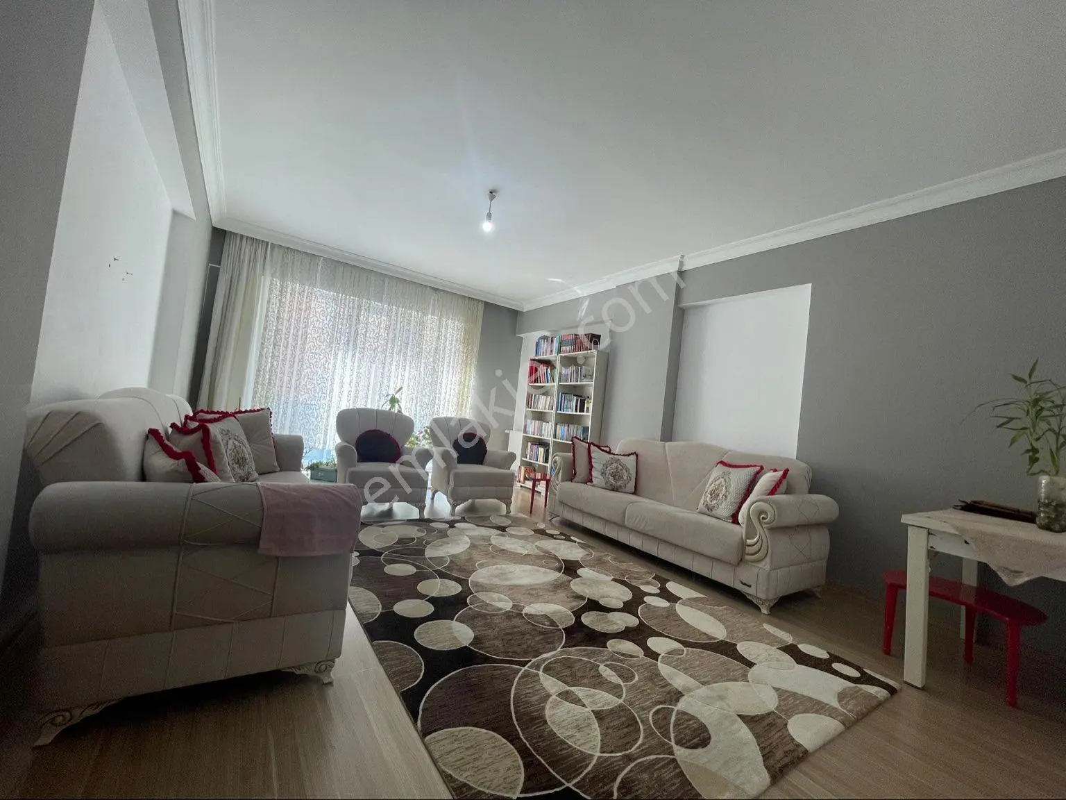 Fiyat Düştü Acil! Metrobüse Yürüme Mesafesinde Aile Sitesi 3+1 - Görsel 7