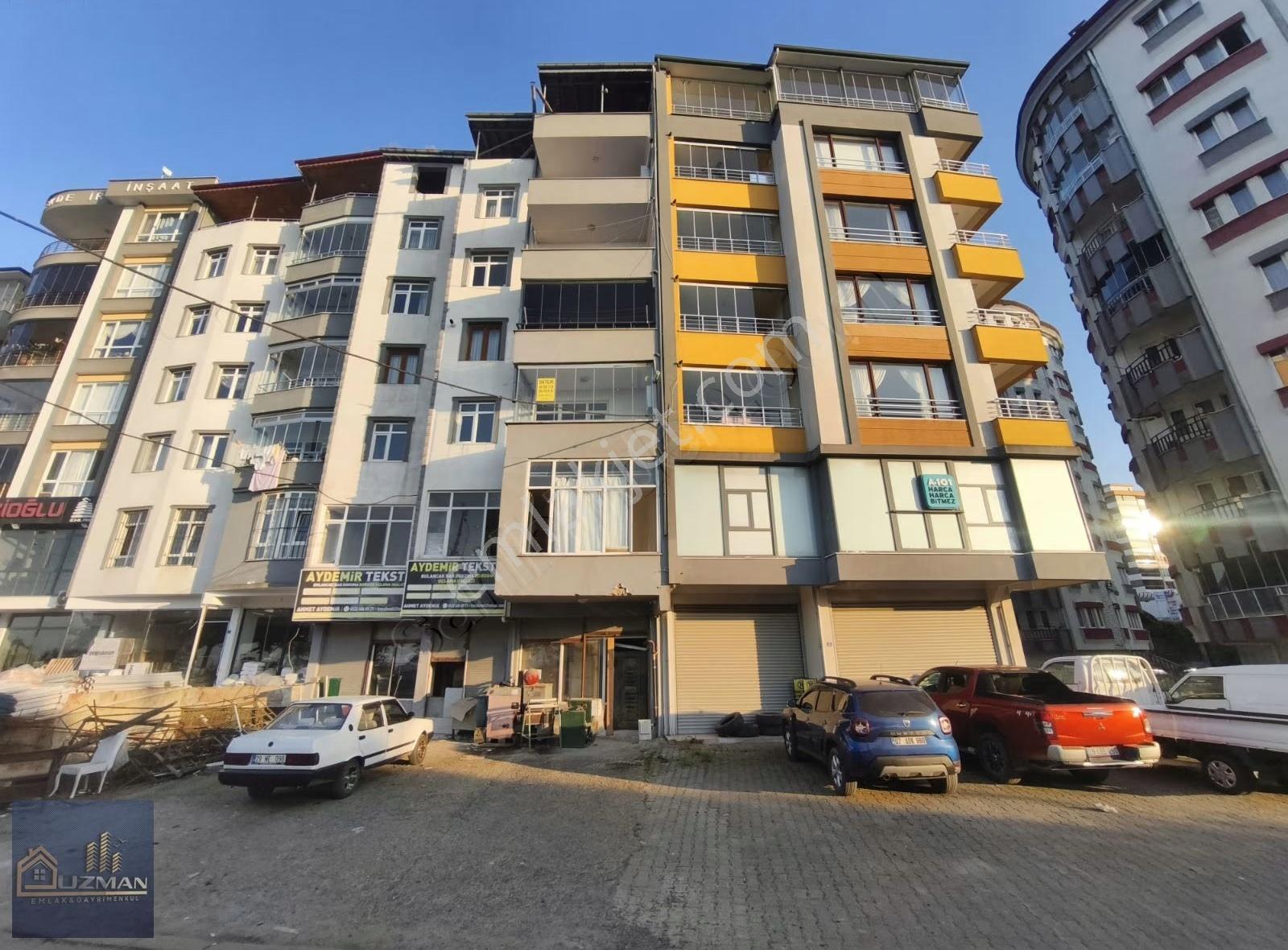 Uzman Emlak'tan Güzelyalı'da Deniz Manzaralı Satılık Daire