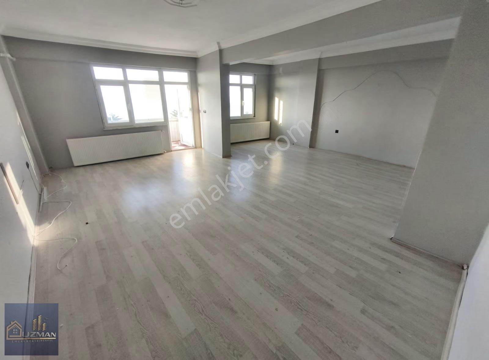 Uzman Emlak'tan Güzelyalı'da Deniz Manzaralı Satılık Daire - Görsel 3