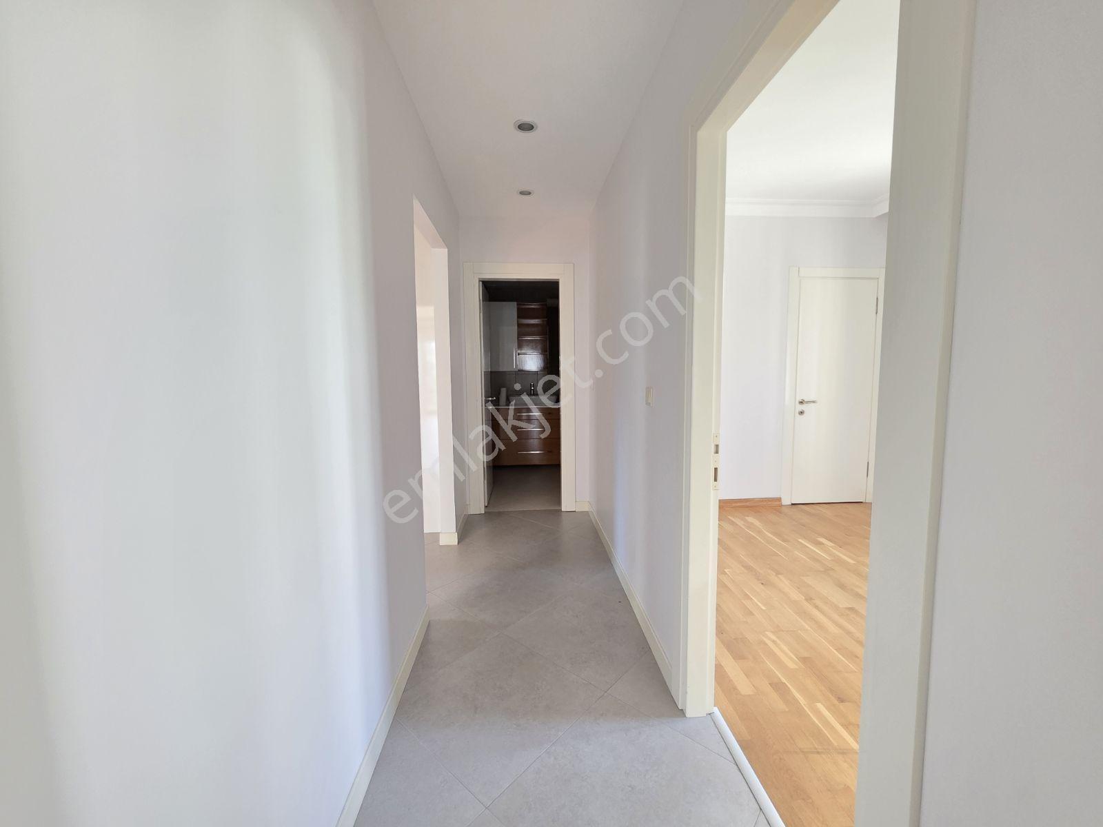 Caddebostan Akış Sokak'ta Etrafı Açık Ferah 110m2 Net,3+1 Daire - Görsel 23