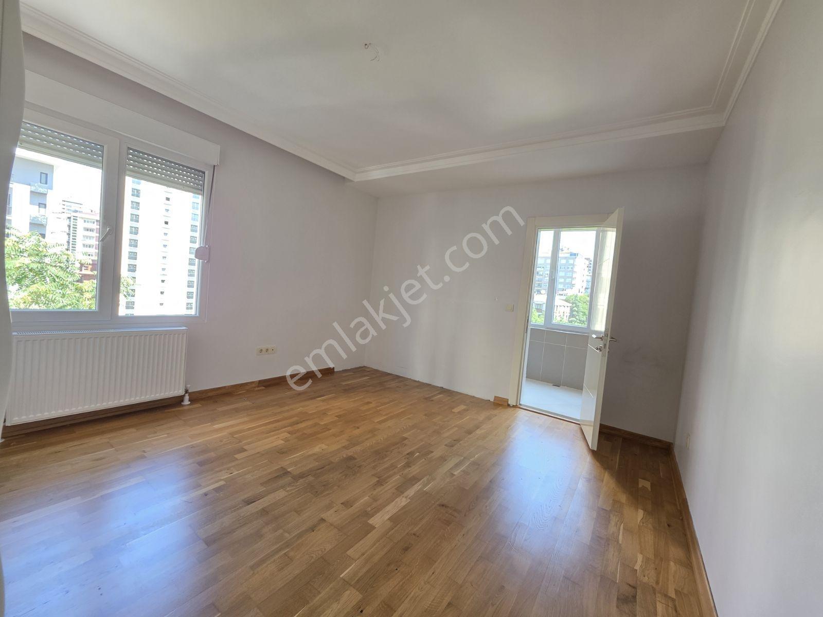 Caddebostan Akış Sokak'ta Etrafı Açık Ferah 110m2 Net,3+1 Daire - Görsel 19