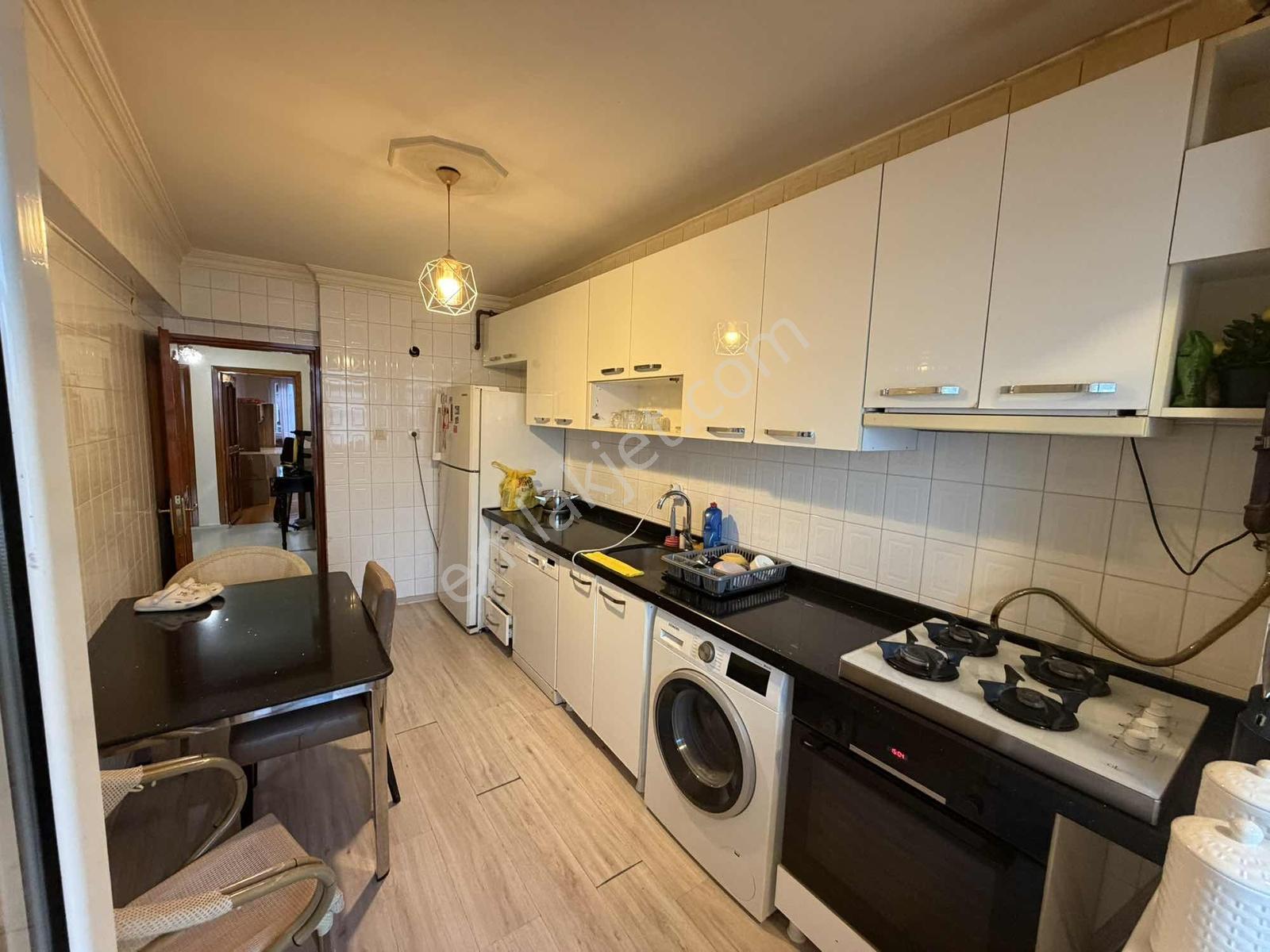 Metrobüse Yürüme Mesafesinde Kiralık Eşyalı Daire 2+1 - Görsel 4