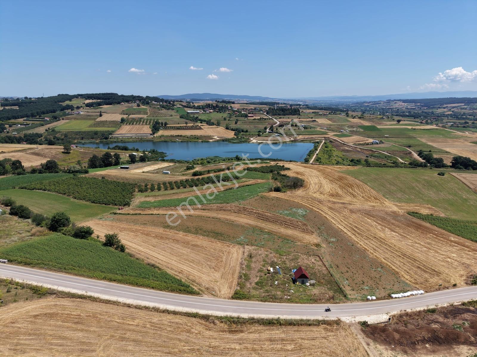 Adapazarı Aşırlarda 1640m2 Göl Manzaralı Fırsat - Görsel 10