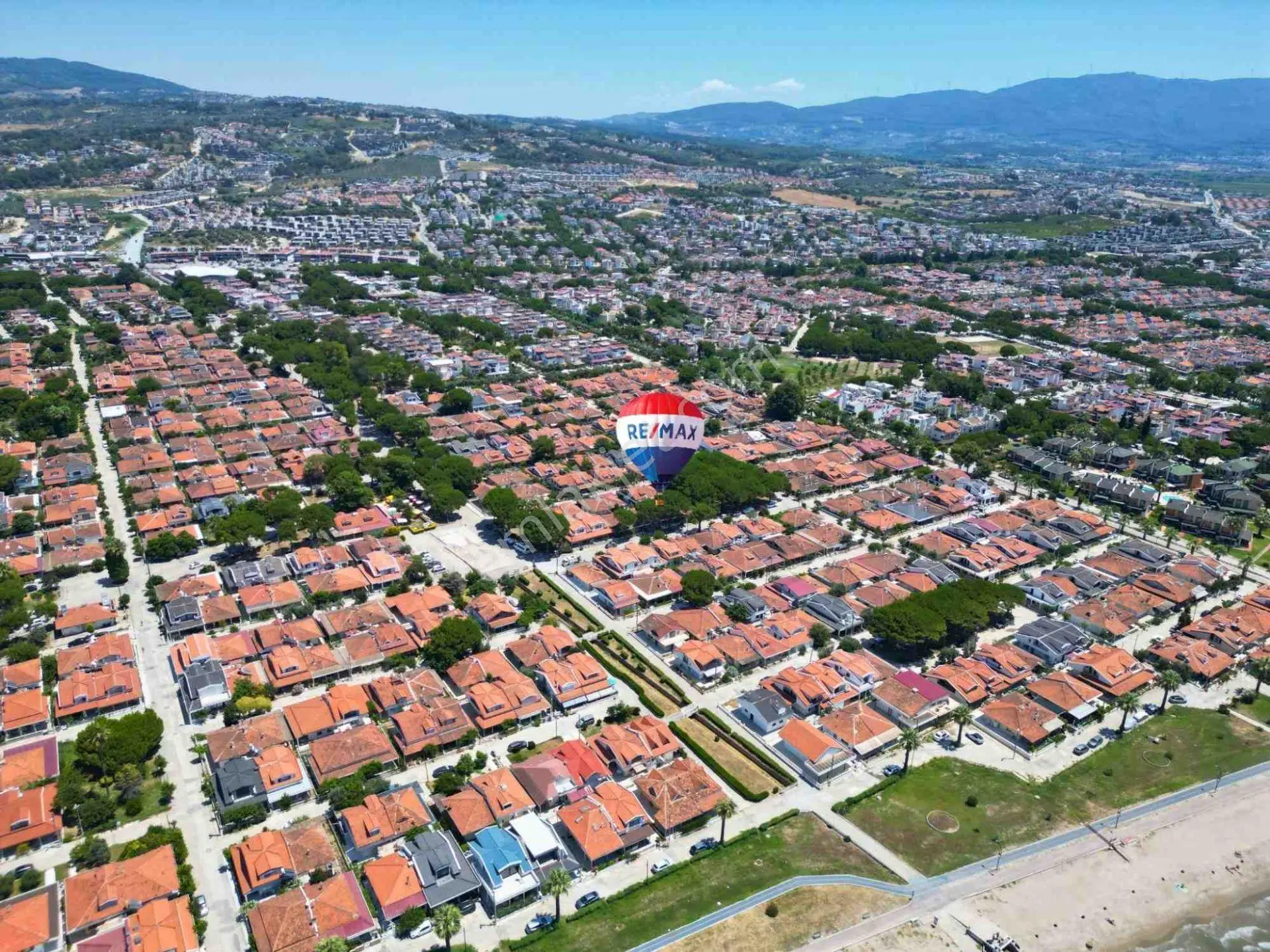 Nazilli Sitesi Nde Denize Yakın Ön Sırada Bahçeli Yazlık Ev
