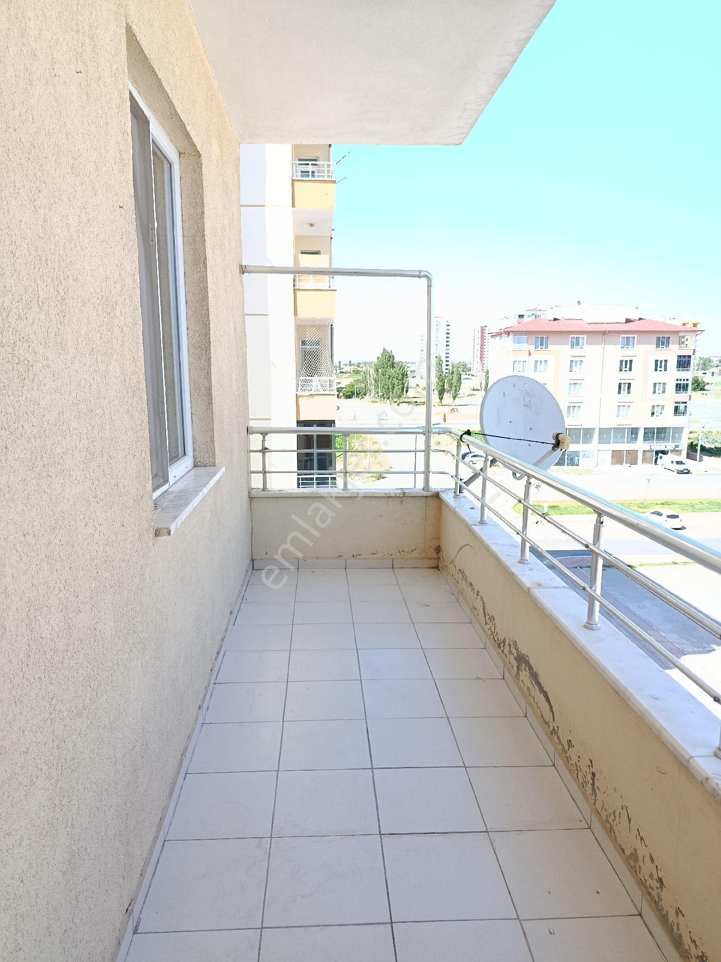 Zümrüt Mahallesinde 3+1 Kiralık Daire - Görsel 3