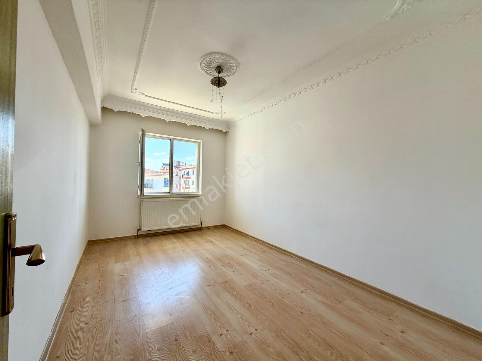 Göktaş'tan█merkezde Kök Tapu Asansörlü 3+1 Yapılı 140m2 Daire - Görsel 32