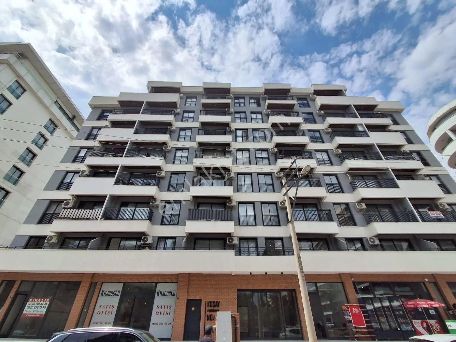 Bornova Kılıçoğlu Koşay Rezidans'ta Teraslı Kiralık 1+1 Daire