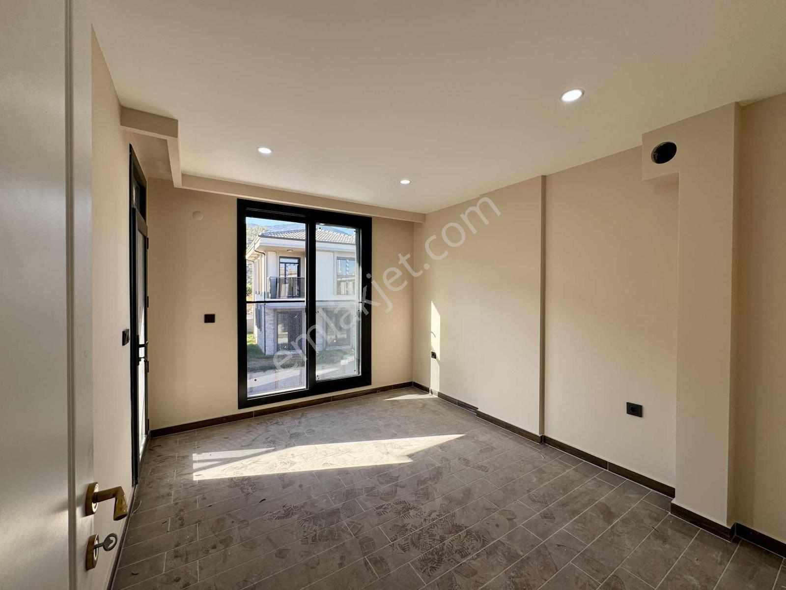 Güzelçamlı'da Yaz-kış Oturuma Uygun Kiralık 3+1 Villa - Görsel 11