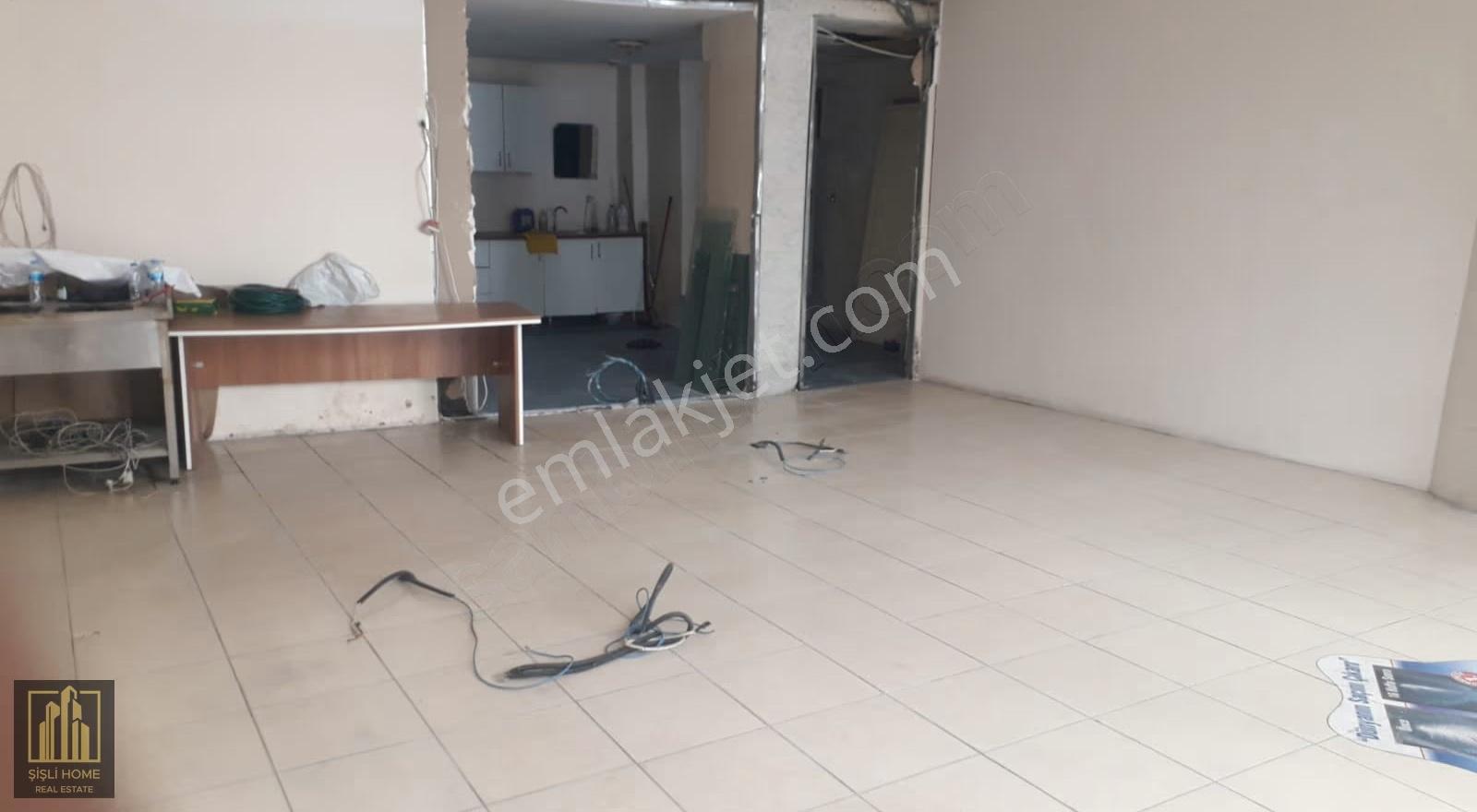 Huzur Hastanesi Karşısında Dükkan 3.70 Tavan Yüksekliği