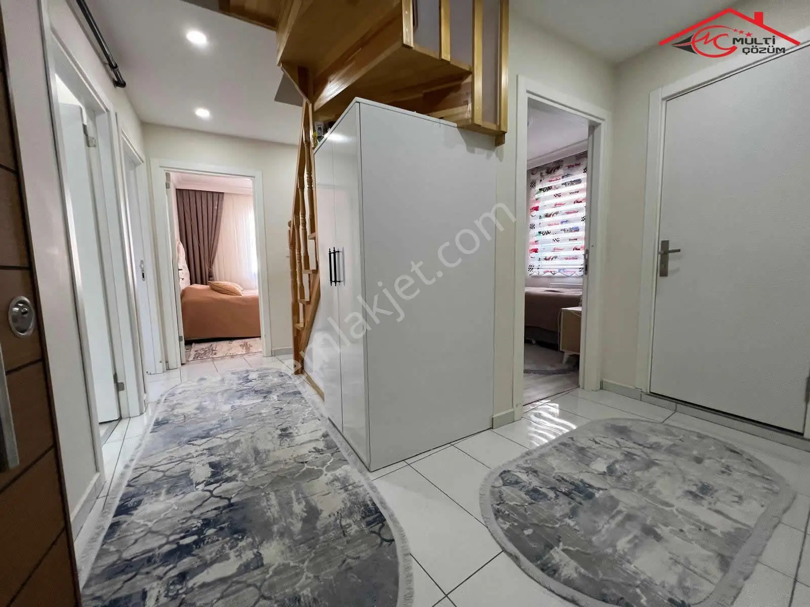Yenibosna Zafer Mahallesinde Satılık 3+2 Dubleks Daire 5 Yaşında Tek Daire Üzerine - Görsel 5