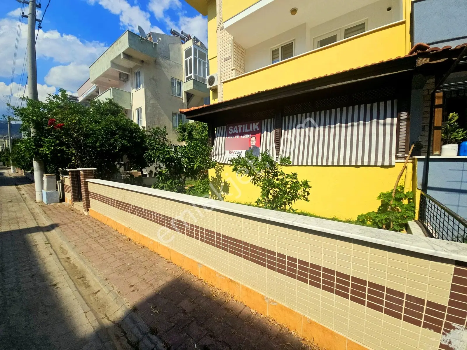 Denize Yakın, Çift Balkonlu & Bahçe Keyifli Satılık 2+1