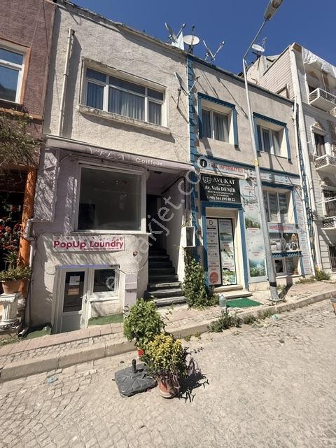 Sultanahmet Oteller Bölgesinde 4 Katlı Satılık Bina