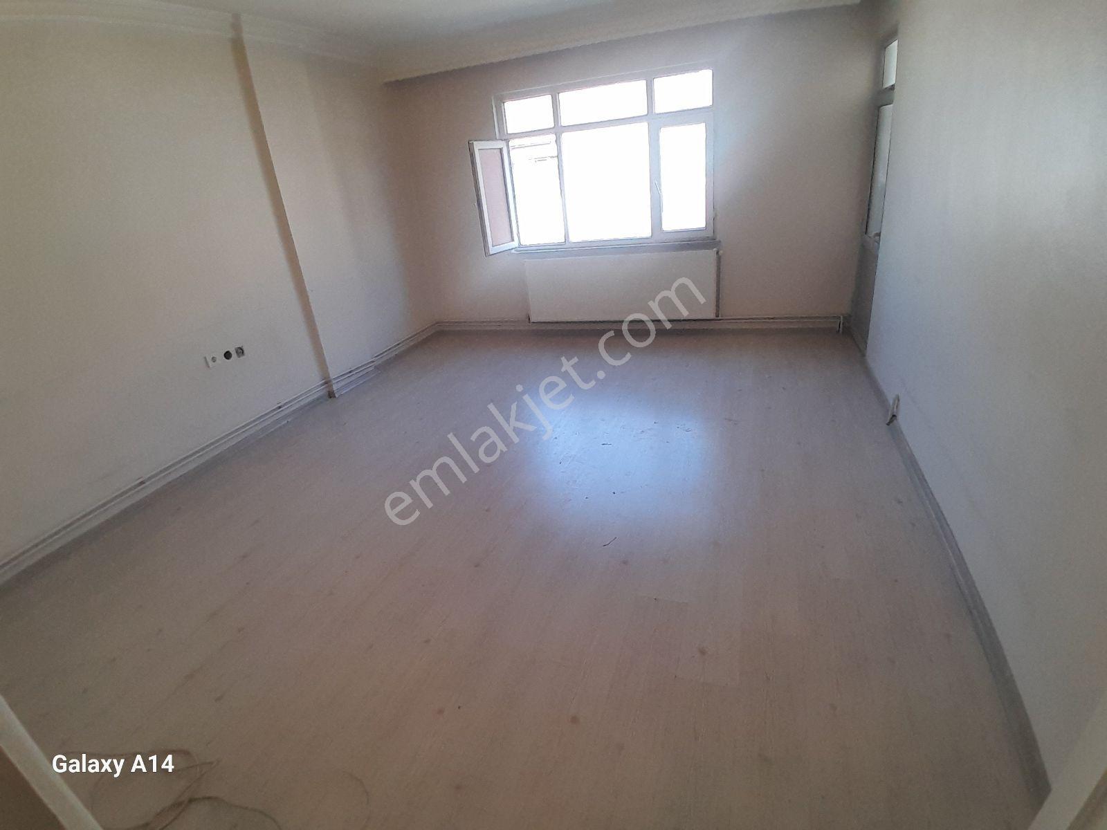 Eyüp Akşemsettin Mah Evyap Cad 2+1 Kiralık Daıre