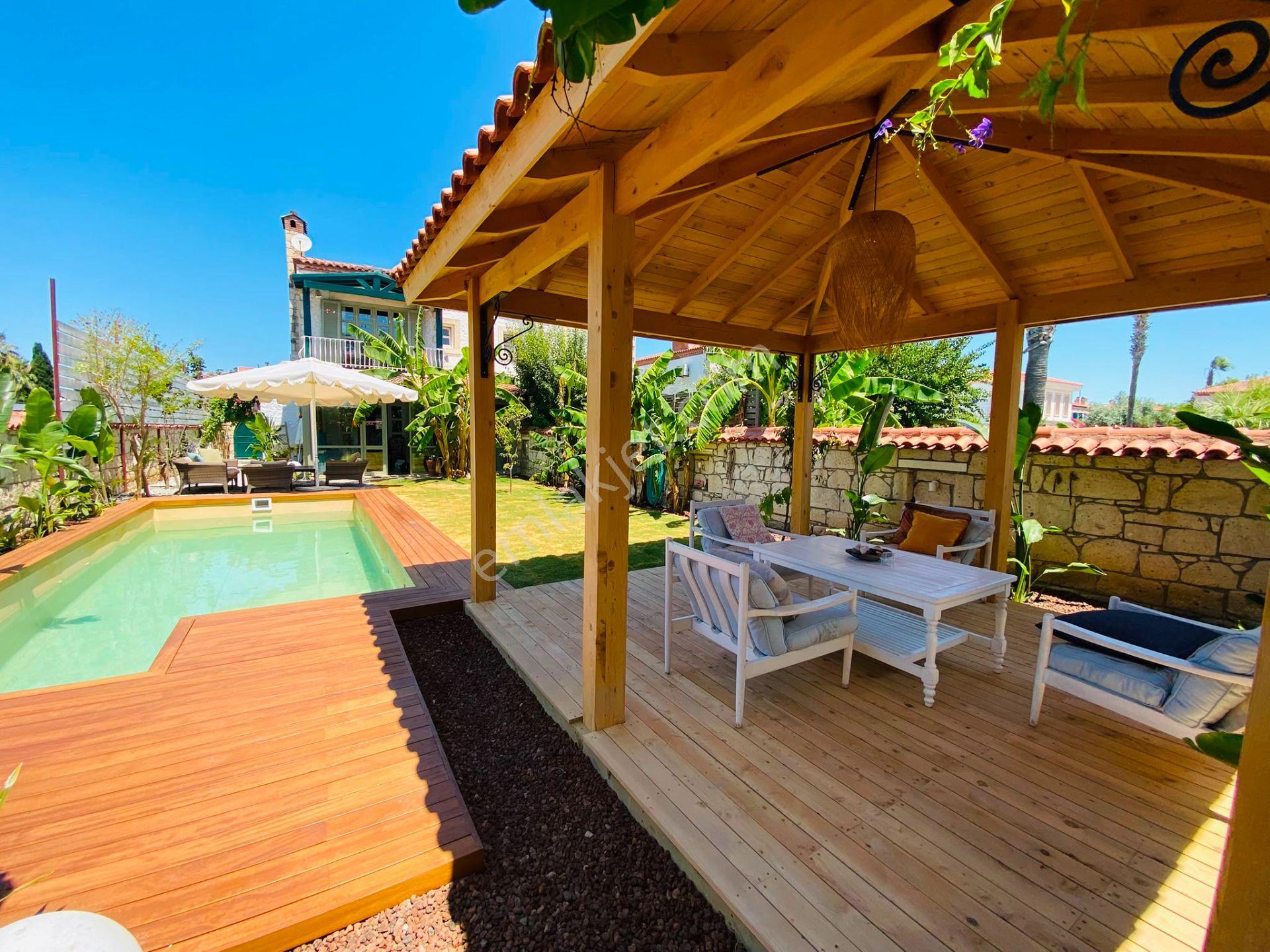 Alaçatı Hacımemişte 4+1 Müstakil Havuzlu Geniş Bahçeli Kiralık Lüks Taş Villa - Görsel 7