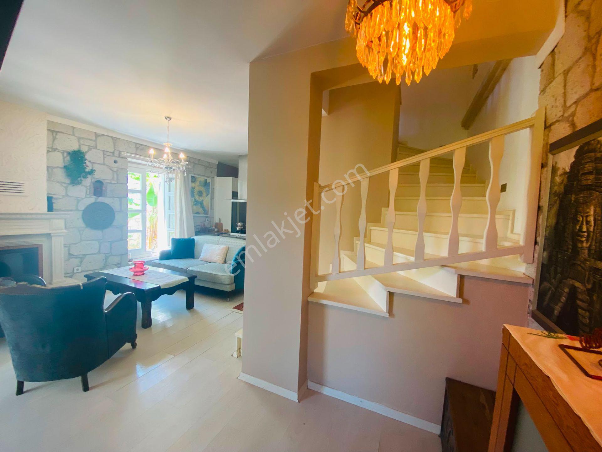 Alaçatı Hacımemişte 4+1 Müstakil Havuzlu Geniş Bahçeli Kiralık Lüks Taş Villa - Görsel 28