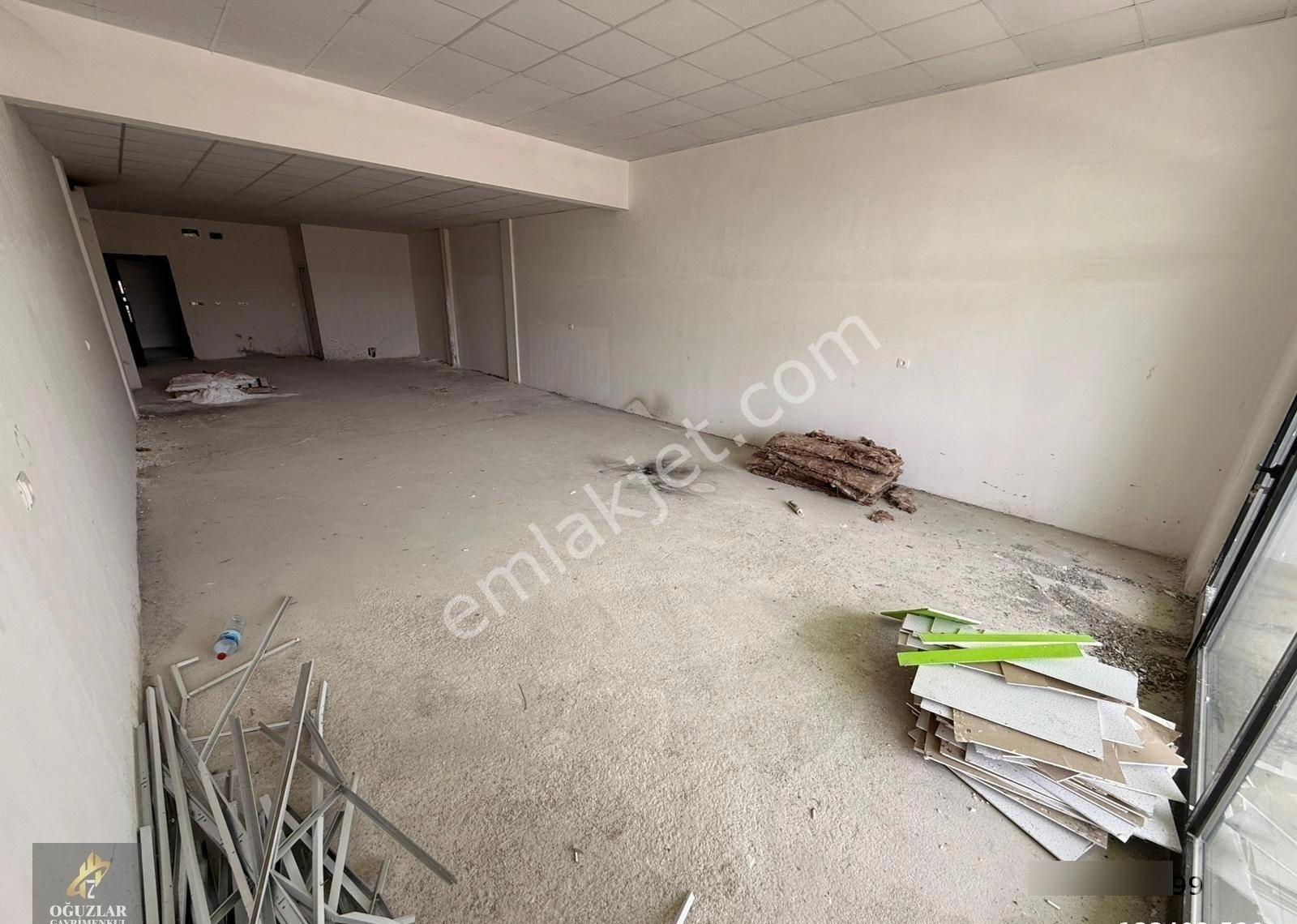 Yenikent Yeni San. Sitesinde Satılık 120 M2 Dükkan - Görsel 3