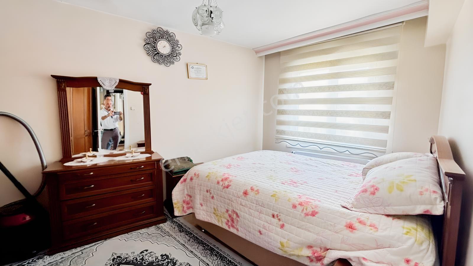 İncirli Refik Saydam Caddesi' Ne Bir Sokak 3+1 Bagımsız Salon - Görsel 9
