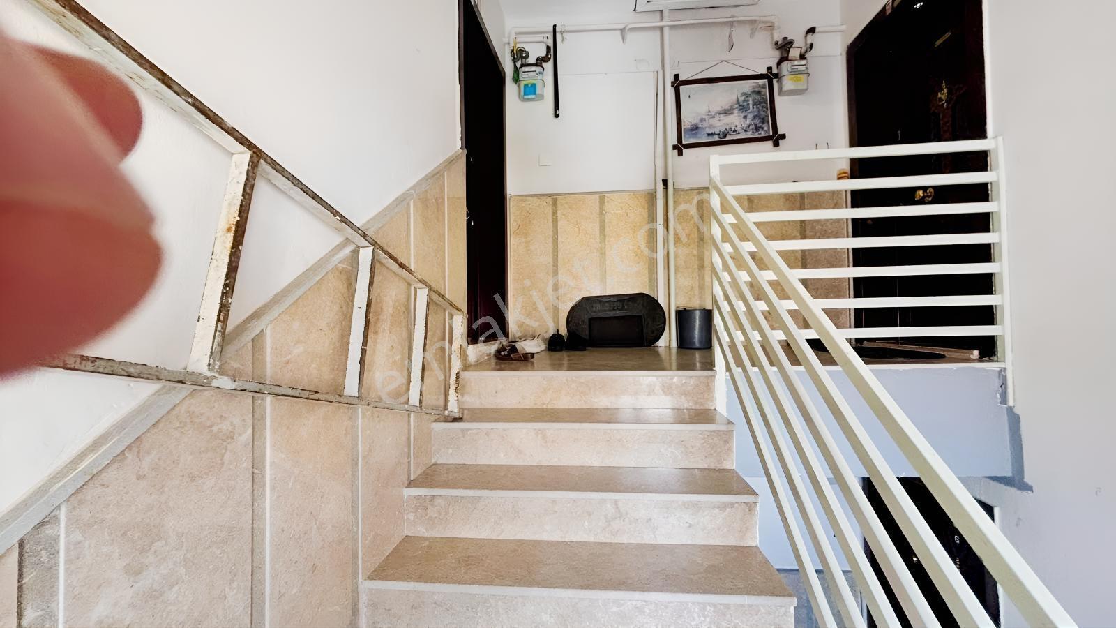 İncirli Refik Saydam Caddesi' Ne Bir Sokak 3+1 Bagımsız Salon - Görsel 12