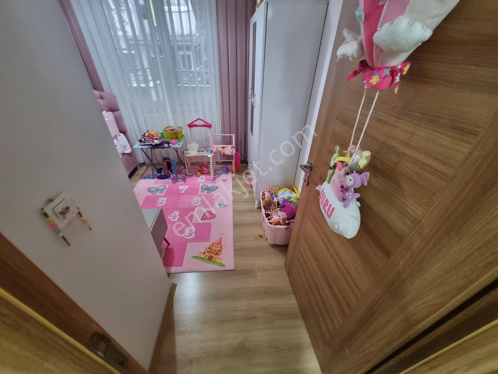 Deluxe 26 ' Dan Yeni Binada Otoparklı Köşe Ferah 2+1 80 M2 Daire - Görsel 11