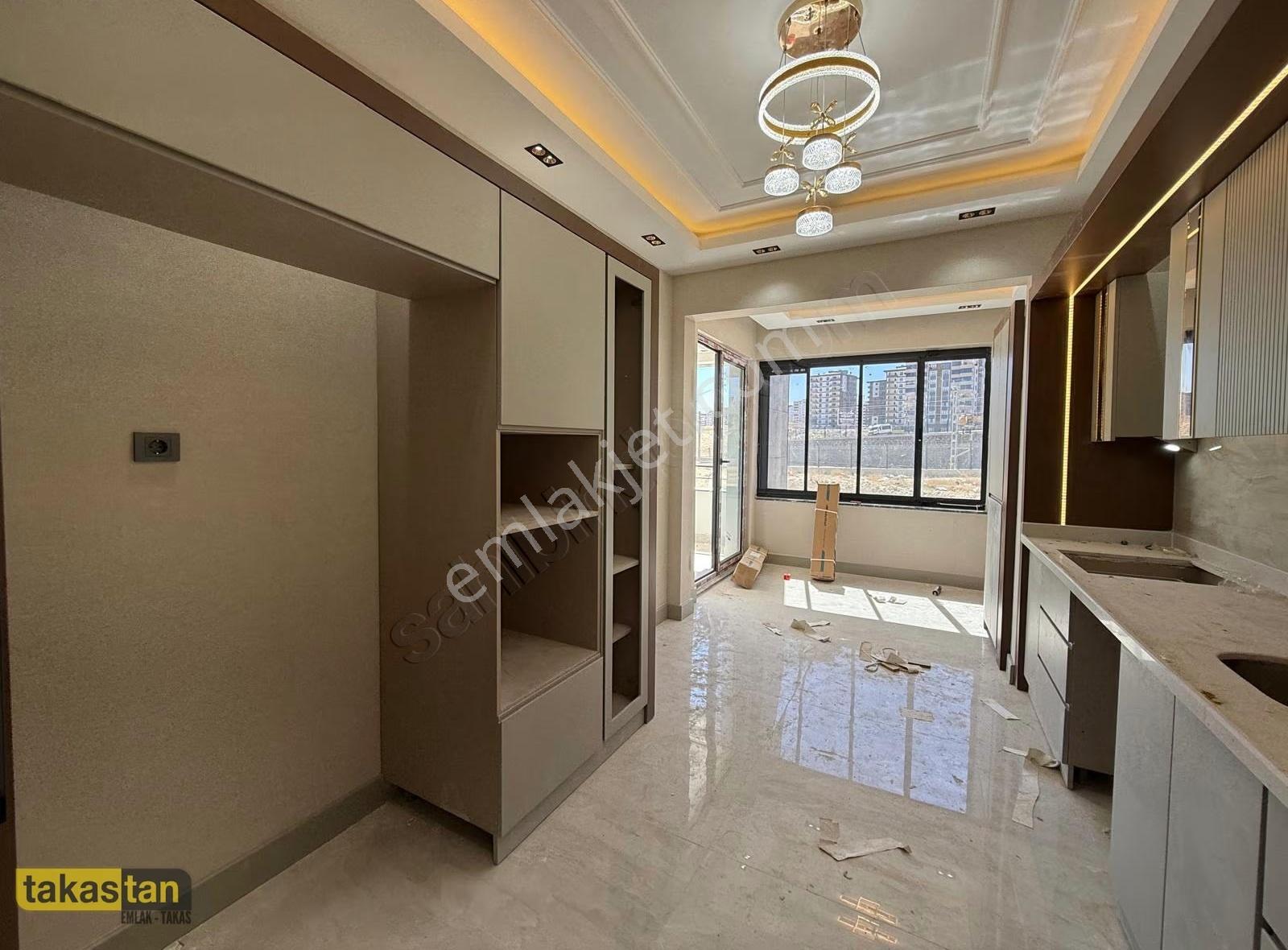 2,5,+1 Göktürk Mah. 1 Sınıf İşçilik Sıfır Daire