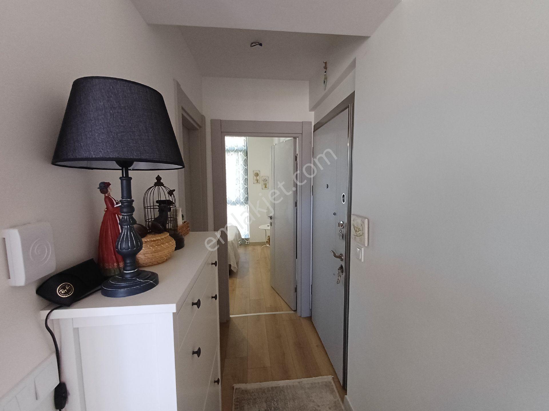 İris Aura Sitesinde Satılık 1+1 Esyali Daire - Görsel 3