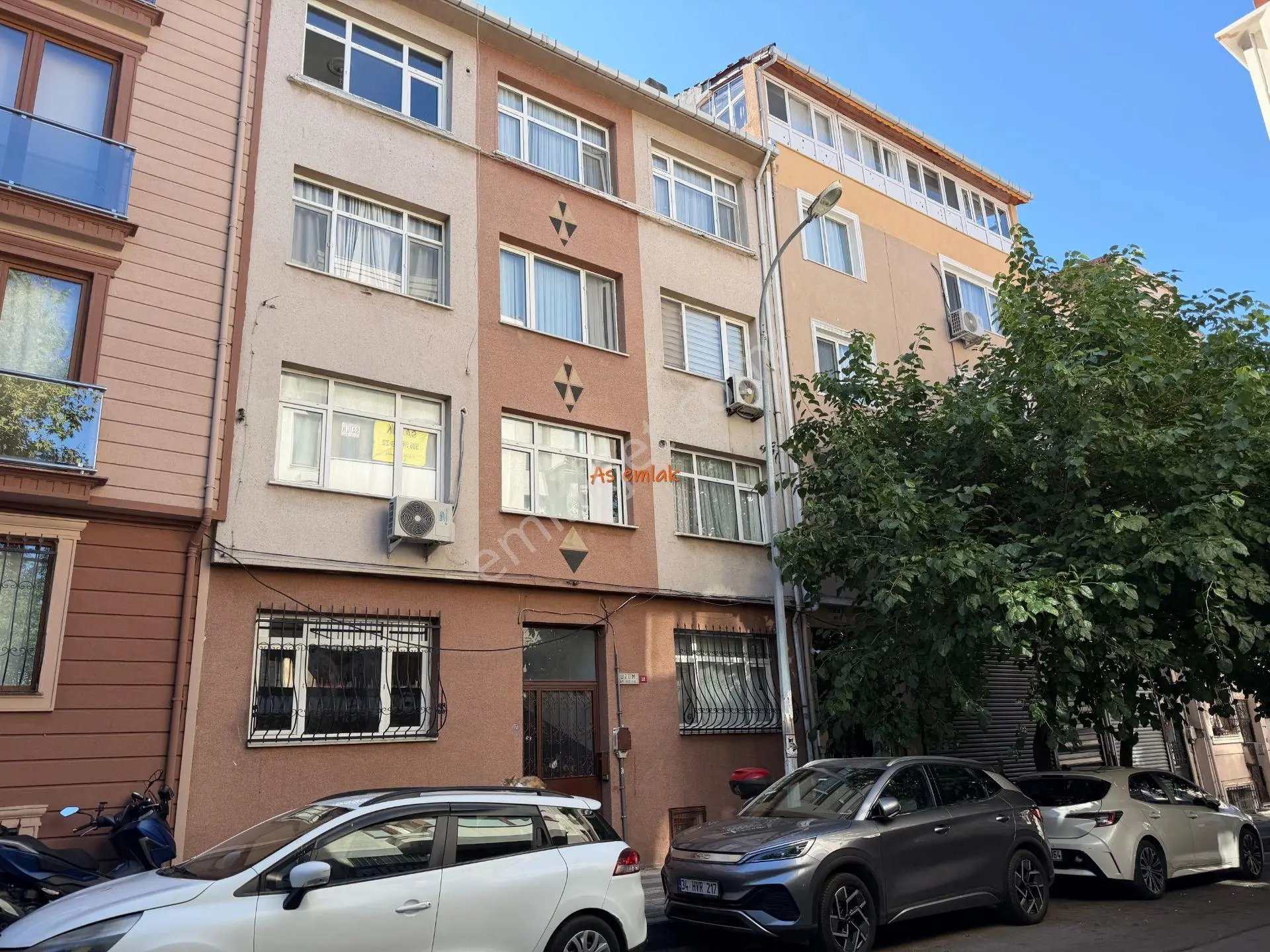 As Emlak'tan 1+1 Bağlarbaşına Metroya Yakın 3.kat Balkonlu Daire