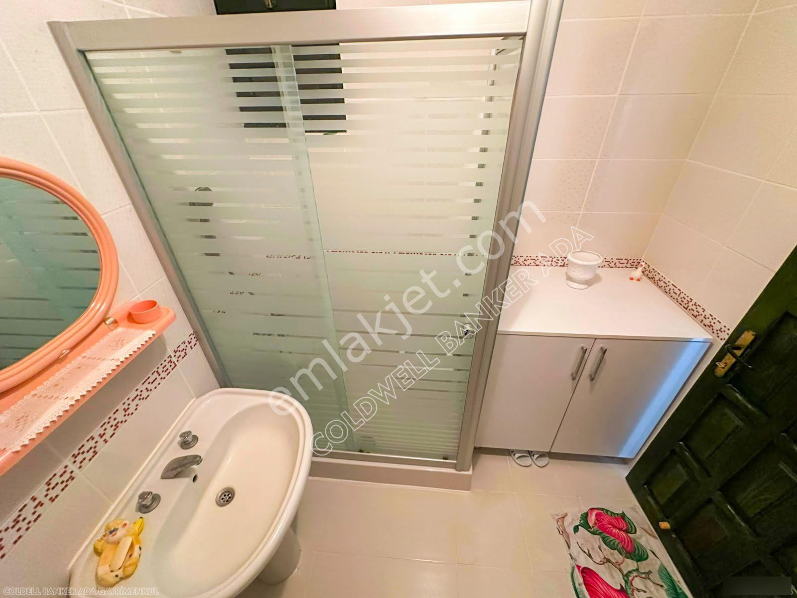Anı Sitesi'nde Sahile Yakın, Geniş Bahçeli Satılık Villa - Görsel 14