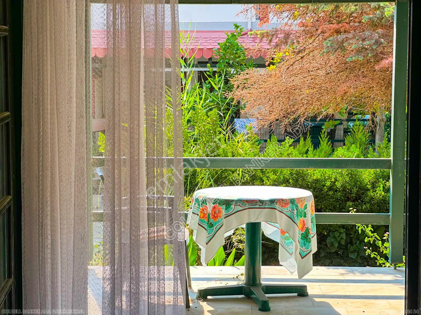 Anı Sitesi'nde Sahile Yakın, Geniş Bahçeli Satılık Villa - Görsel 4