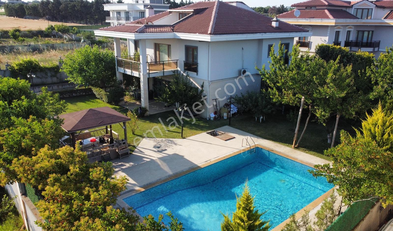 Silivri Ortaköyde Satılık 8+2 Havuzlu Villa - Görsel 32