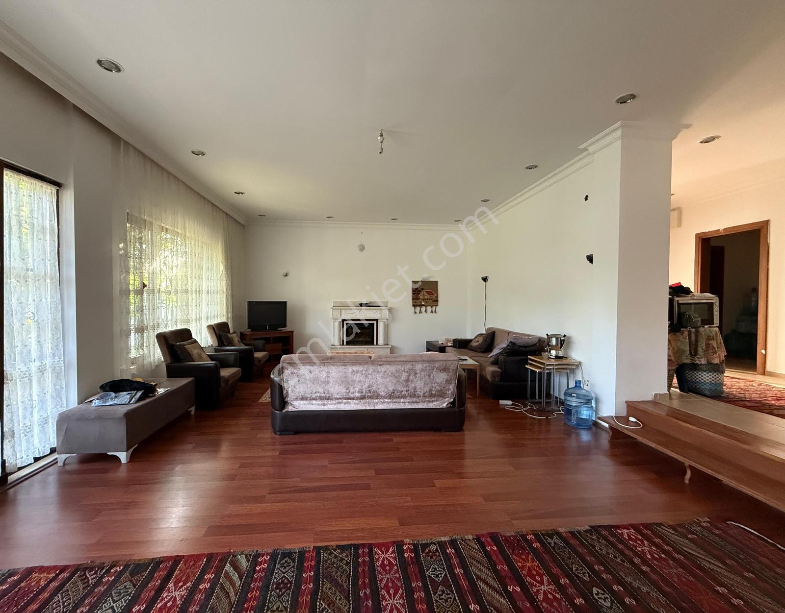 Silivri Ortaköyde Satılık 8+2 Havuzlu Villa - Görsel 16