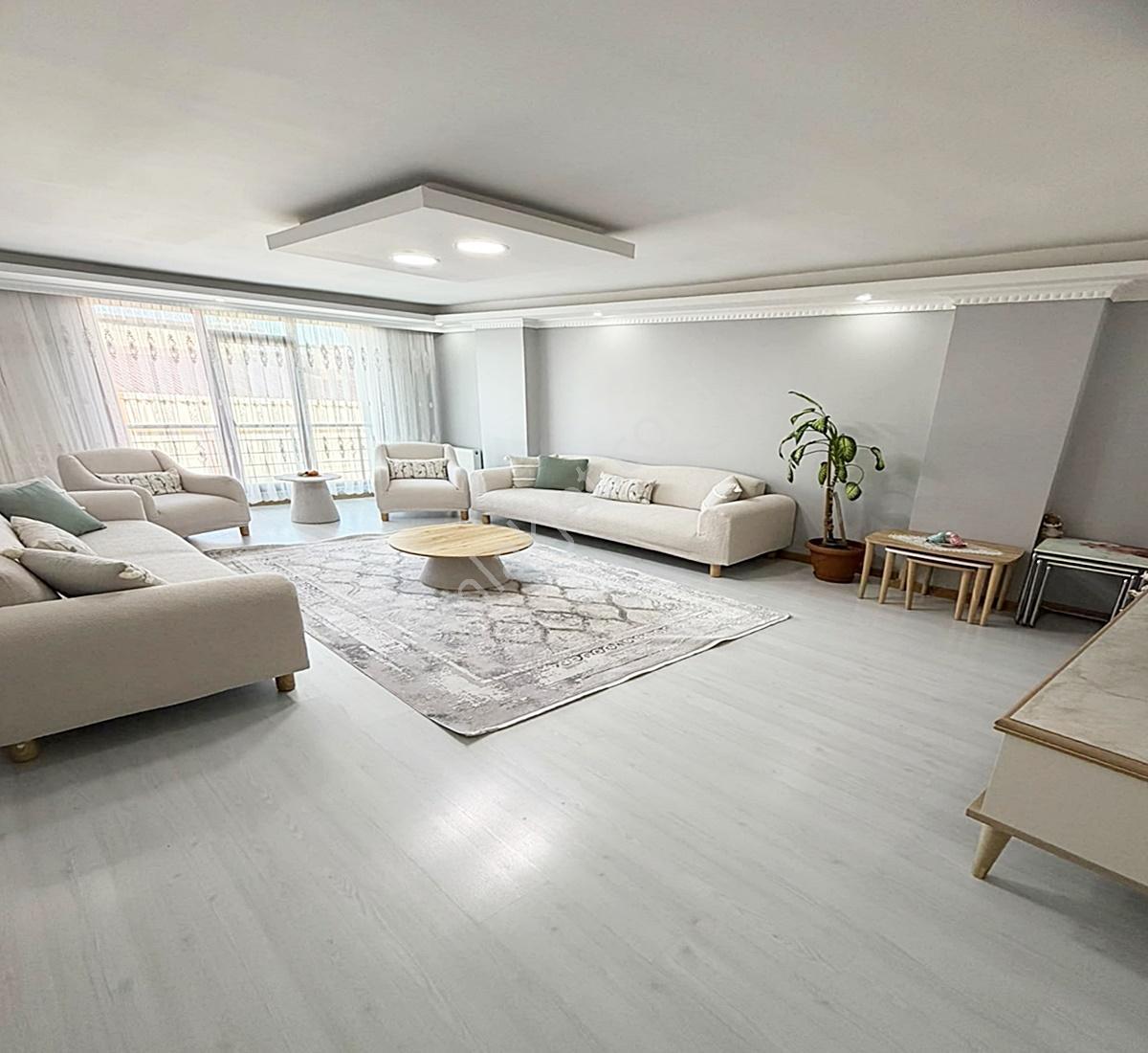 Selahattin Eyyübi Mh'de 130m² Ön Cephe Geniş Balkonlu 2+1 Daire