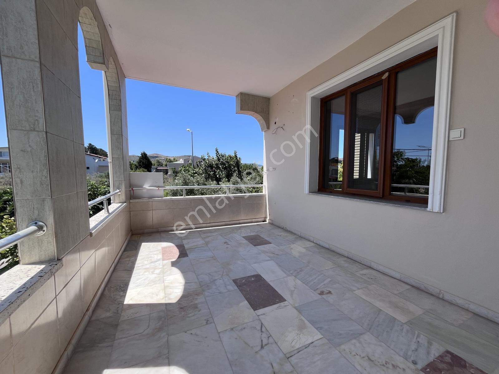 Urla-iskele'ye Yürüme Mesafesinde, Geniş Kiralık 2+1 Daire - Görsel 4