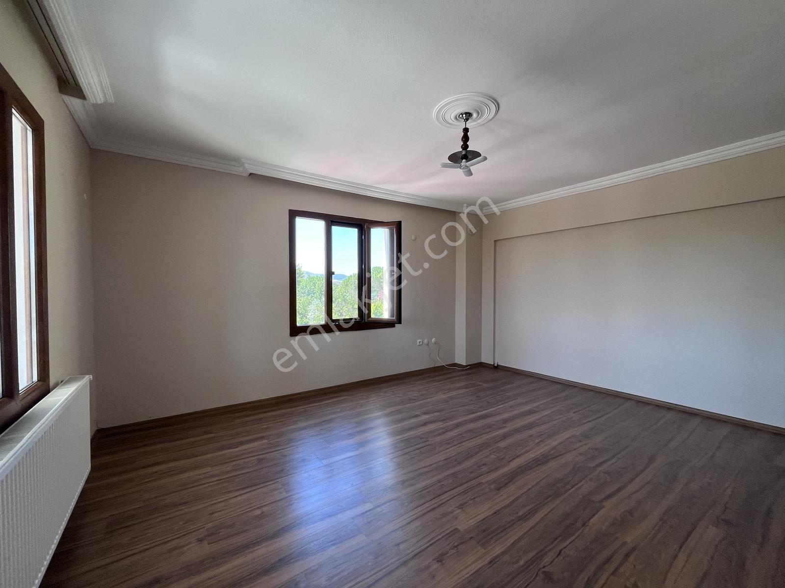 Urla-iskele'ye Yürüme Mesafesinde, Geniş Kiralık 2+1 Daire - Görsel 2