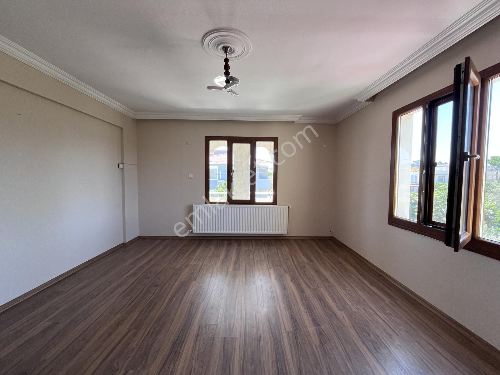 Urla-iskele'ye Yürüme Mesafesinde, Geniş Kiralık 2+1 Daire