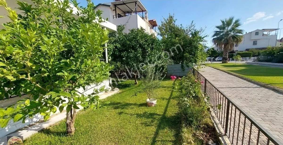 Kuşadasında Denize Çok Yakın Satılık Triplex 3+1 Eşyalı Yazlık - Görsel 3